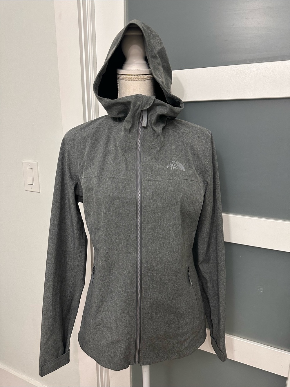 The North Face Dryvent Hooded Jacket SZ Small Grey Waterproof Hiking WORN ONCE